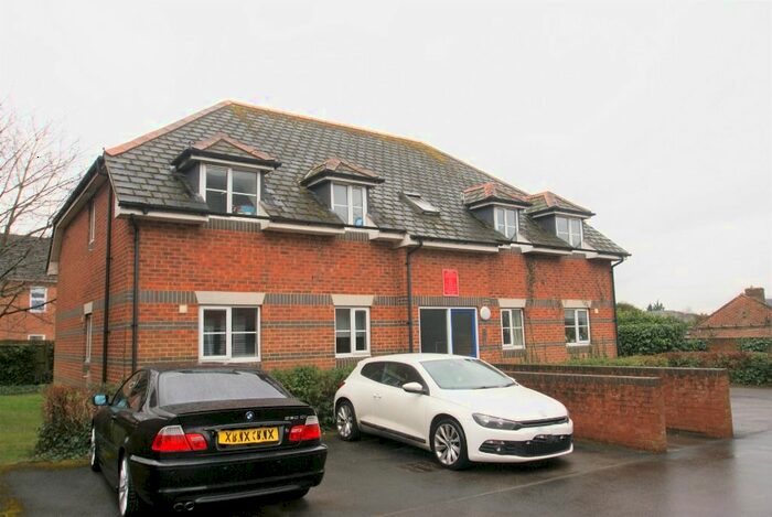 2 Bedroom Flat To Rent In Vincent Drive, Andover, SP10