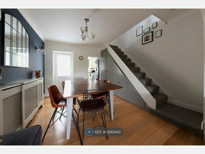 2 Bedroom End Of Terrace House To Rent In Lower Road, Orpington, BR5