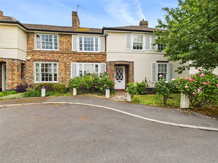 4 Bedroom Semi-Detached House To Rent In Grove Terrace, Teddington, TW11