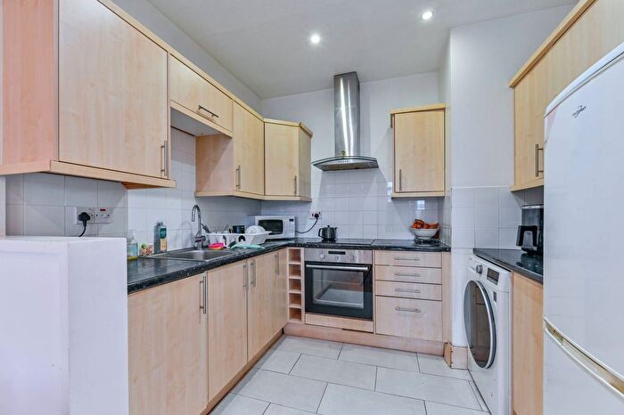 2 Bedroom Flat For Sale In Reachview Close, Camden, London, NW1