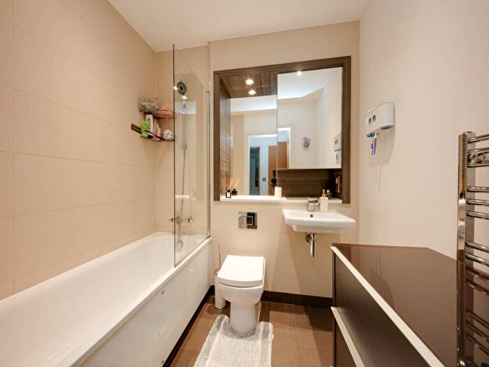 1 Bedroom Flat For Sale In Burlington House, Swanfield Road, Waltham Cross, EN8