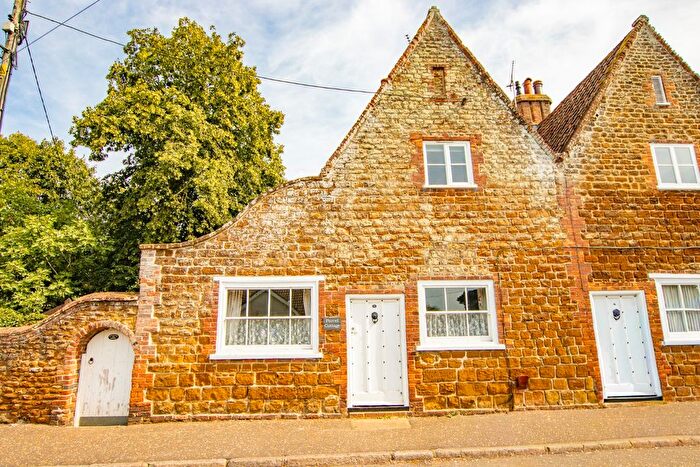 2 Bedroom Cottage For Sale In Hunstanton Road, Heacham, PE31