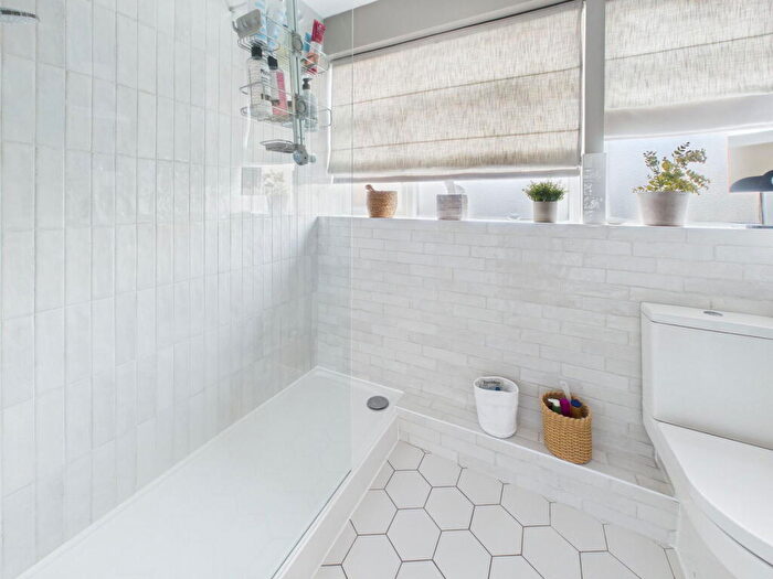 2 Bedroom Flat For Sale In Southdown Road, Shoreham By Sea, BN43