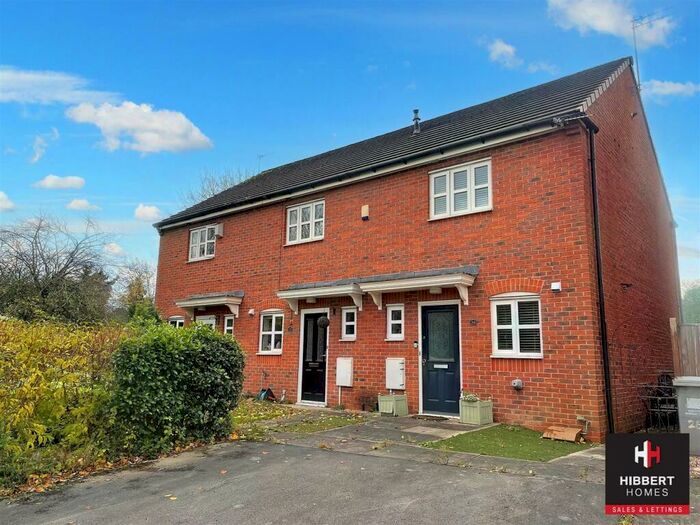 2 Bedroom House To Rent In Riding Close, Sale, M33