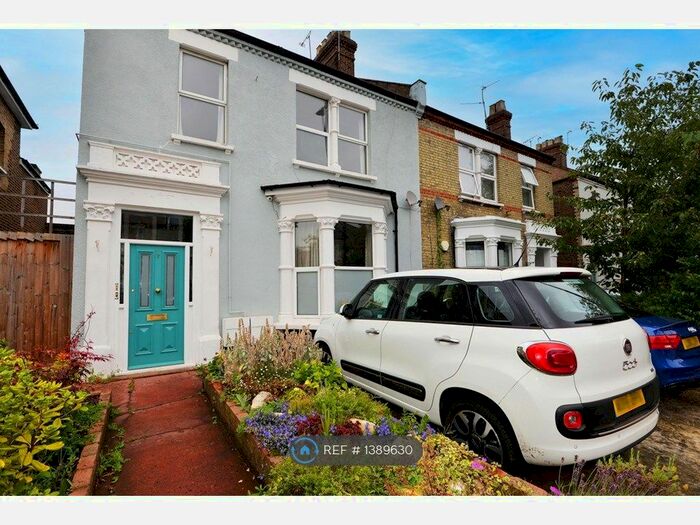 2 Bedroom Flat To Rent In The Avenue, London, N8