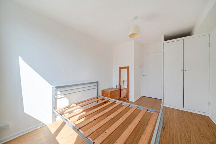 1 Bedroom Flat To Rent In Hanson Close, Balham, London, SW12