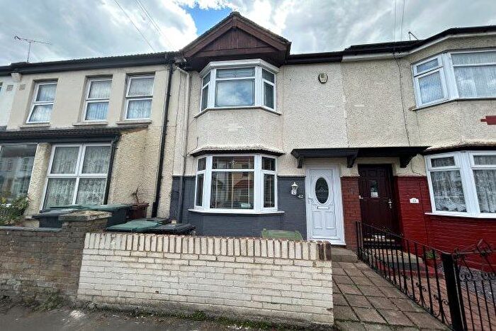 2 Bedroom Property To Rent In Napier Road, Gravesend, DA11