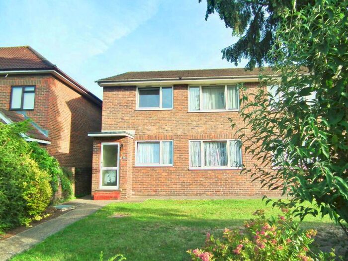 2 Bedroom Flat To Rent In Maple Court, Acacia Grove, New Malden, KT3