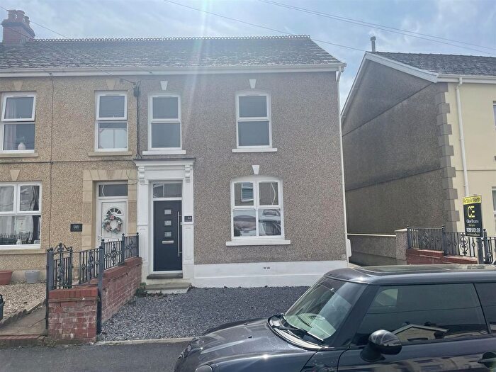 4 Bedroom End Terrace House To Rent In Talbot Road, Ammanford, SA18