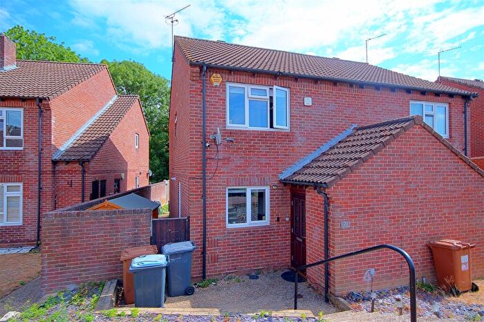 2 Bedroom Semi-Detached House For Sale In Gilpins Gallop - Stanstead Abbotts, SG12