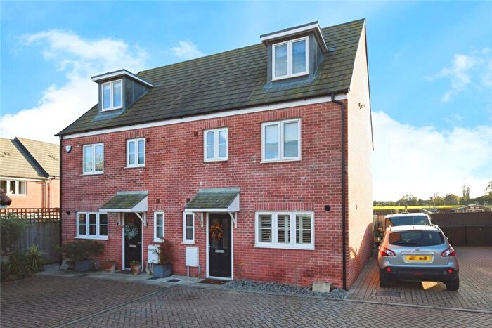 4 Bedroom Semi Detached House For Sale In Pond View, Burnham-on-Crouch, Essex, CM0