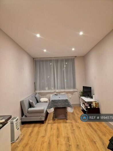 1 Bedroom Flat To Rent In Cube House, Stoke Mandeville, Aylesbury, HP22