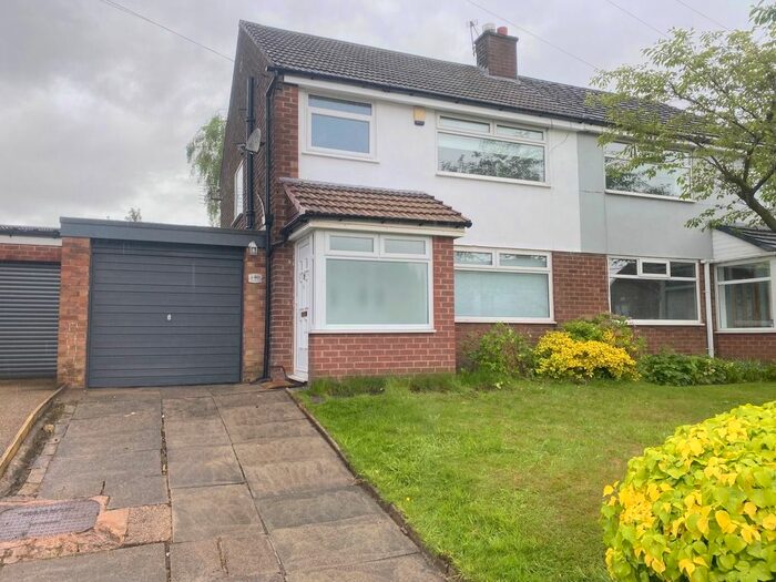 3 Bedroom Semi-Detached House To Rent In Fieldhead Avenue, Bury, BL8
