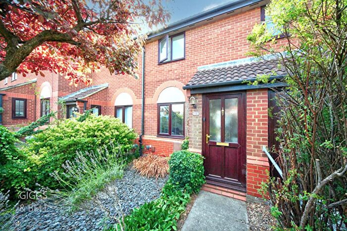2 Bedroom Terraced House For Sale In Cromer Way, Luton, Bedfordshire, LU2