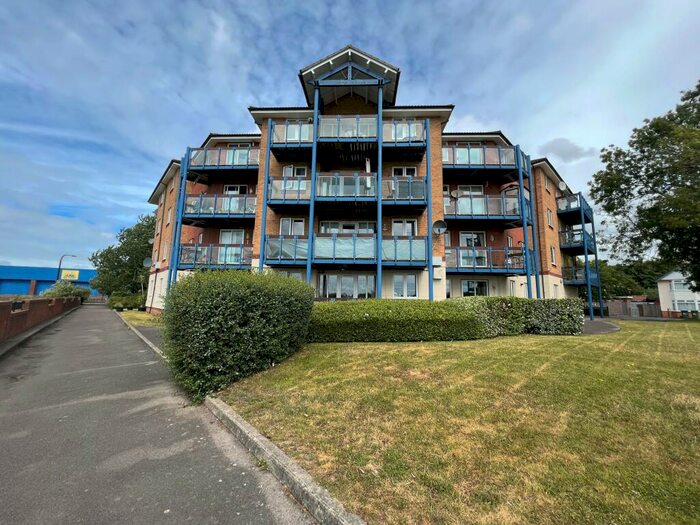 2 Bedroom Flat To Rent In Quayside Road, Bitterne Manor, SO18
