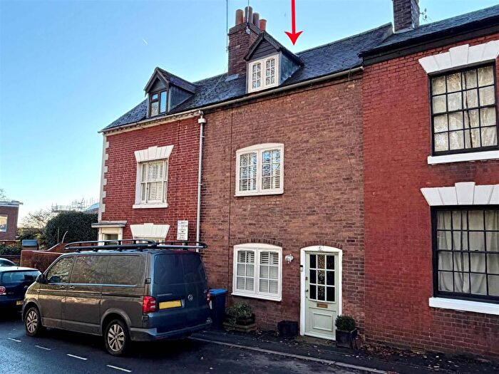 2 Bedroom Town House To Rent In Priory Road, Warwick, CV34