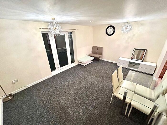 2 Bedroom Flat To Rent In Chamberlain Close, Ilford, IG1