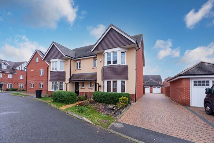 3 Bedroom Semi Detached House For Sale In Boxall Way, Langley, SL3