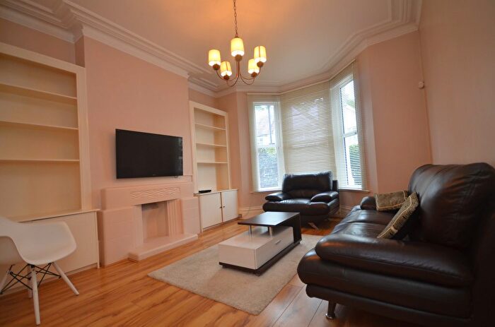 2 Bedroom Flat To Rent In Maplestead Road, Brixton, London, SW2
