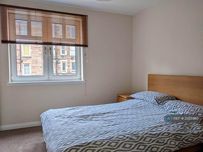 3 Bedroom Flat To Rent In Sinclair Place, Edinburgh, EH11