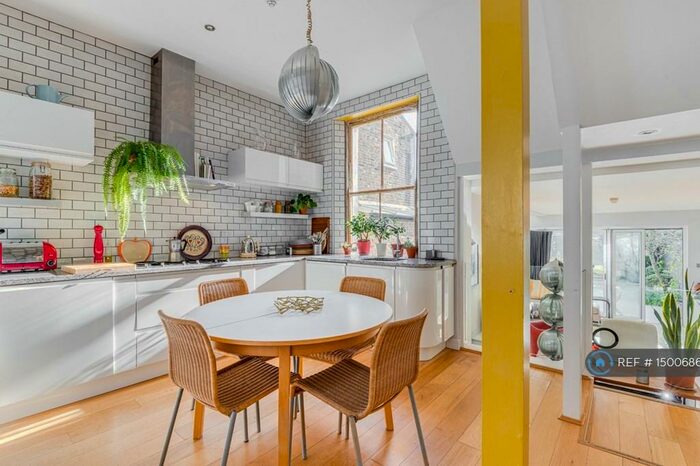 3 Bedroom Maisonette To Rent In Hanley Road, London, Finsbury Park, N4