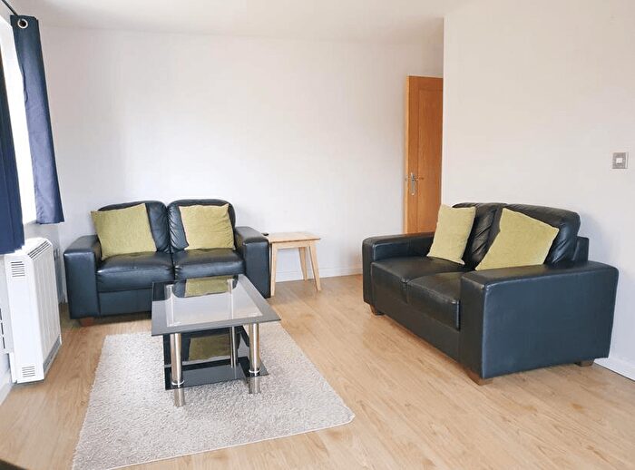 1 Bedroom Flat To Rent In Valmar Road, SE5