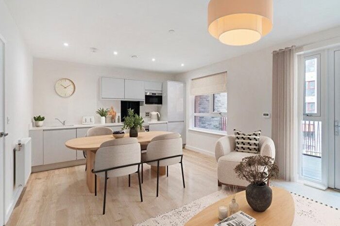 2 Bedroom Flat For Sale In High Street, Brentford, TW8