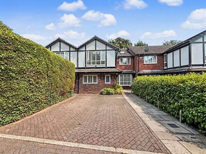 4 Bedroom Town House For Sale In The Spinney, Whitefield, M45