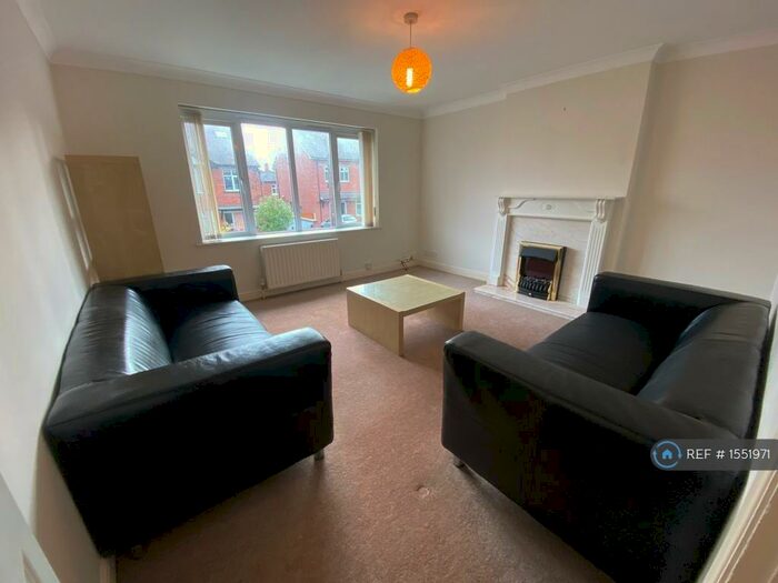 2 Bedroom Flat To Rent In Drummond Avenue, Leeds, LS16