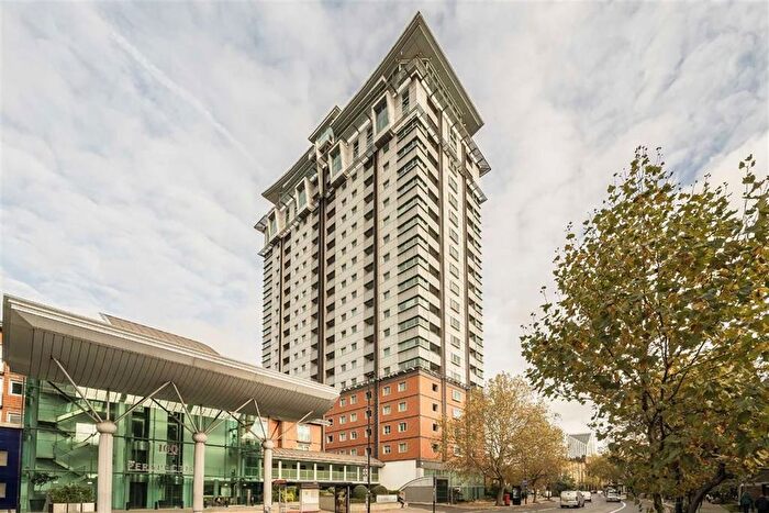 2 Bedroom Flat To Rent In Westminster Bridge Road, London, SE1