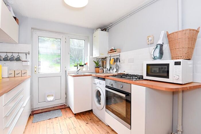 2 Bedroom Flat To Rent In Elmtree Hill, Buckinghamshire, HP5