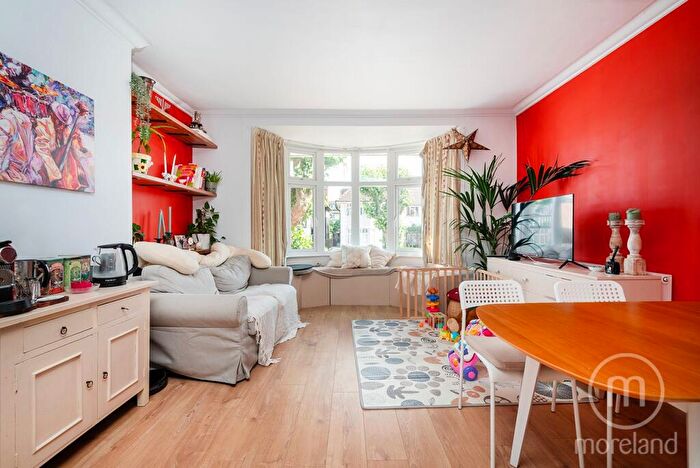 3 Bedroom Apartment For Sale In Ashbourne Avenue, Temple Fortune, NW11