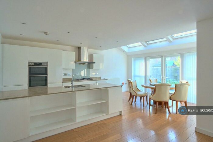 5 Bedroom Detached House To Rent In Hawthorn Way, Worsley, Manchester, M28