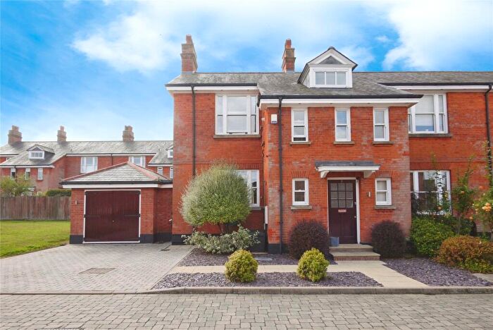 3 Bedroom Semi-Detached House For Sale In Chelsea Way, Brentwood, Essex, CM14