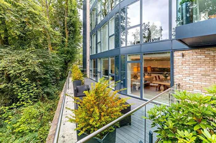 2 Bedroom Apartment For Sale In Hamilton Gardens, Botanics, Glasgow, G12