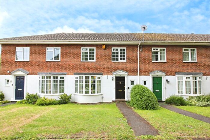 3 Bedroom Terraced House For Sale In Epsom Court, Reading, RG1