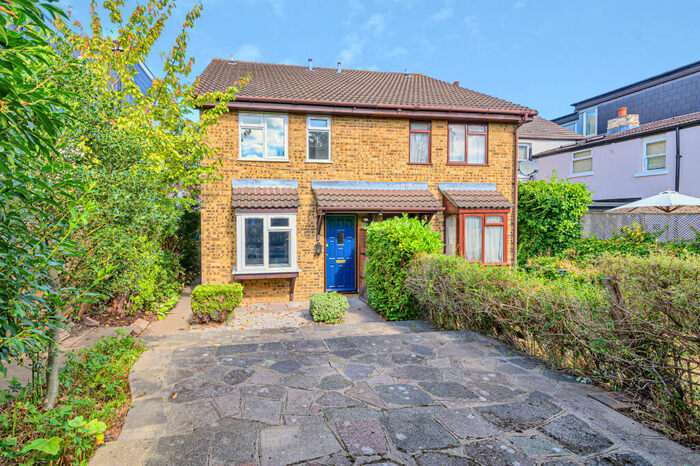 1 Bedroom House To Rent In Mackenzie Road, Beckenham, ., BR3