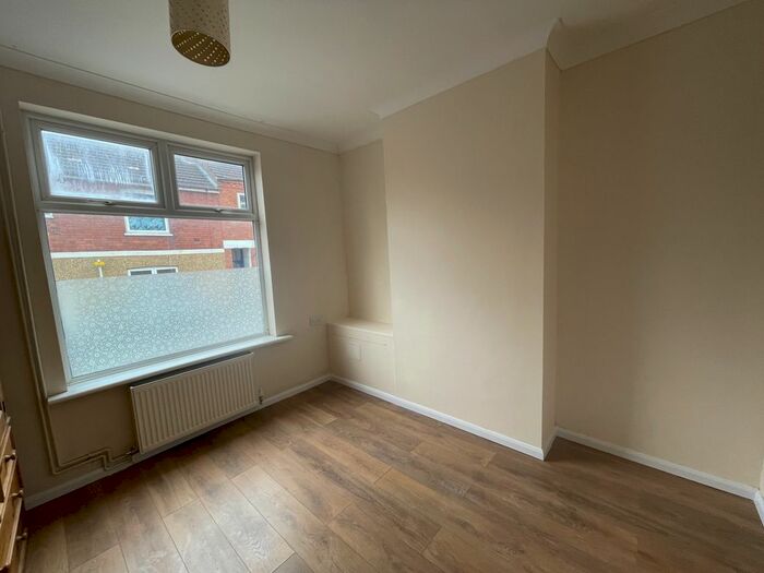 3 Bedroom Semi-Detached House To Rent In King Street, Kettering, Northamptonshire, NN16