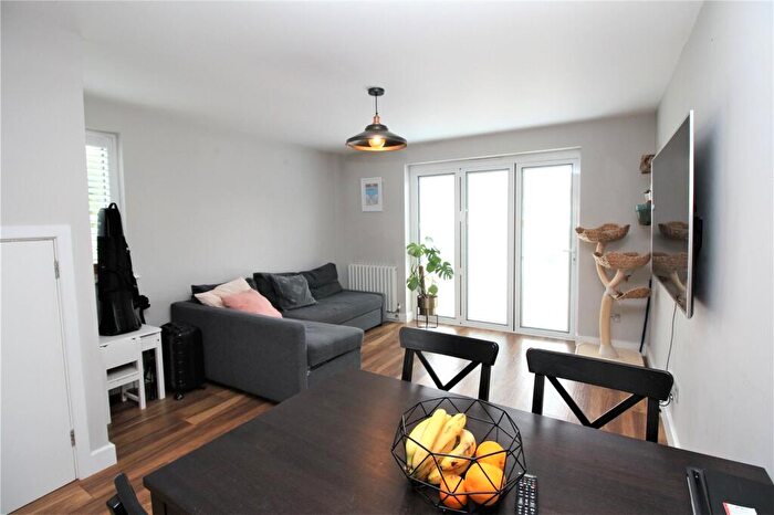 2 Bedroom End Of Terrace House To Rent In Allysum Walk, CM12