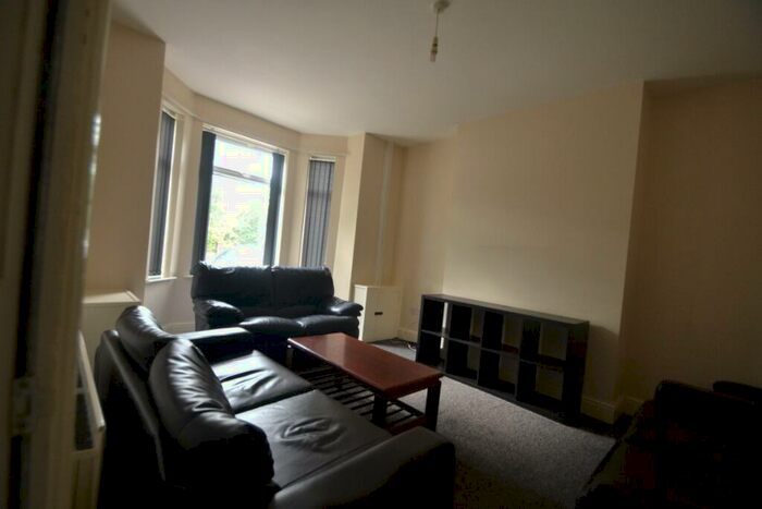 5 Bedroom Semi-Detached House To Rent In Ladybarn Lane, Fallowfield, Manchester, M14