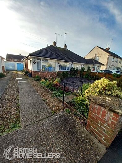 2 Bedroom Bungalow For Sale In Kenmore Drive, Yeovil, Somerset, BA21