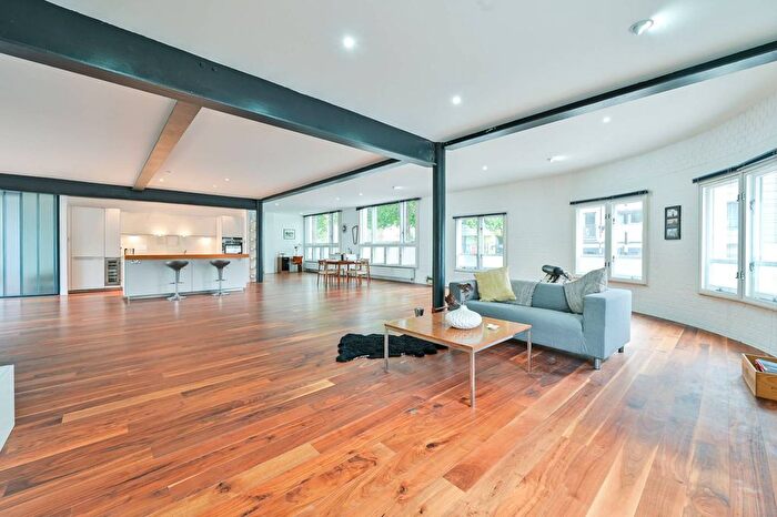 2 Bedroom Flat To Rent In Grange Road, Bermondsey, London, SE1