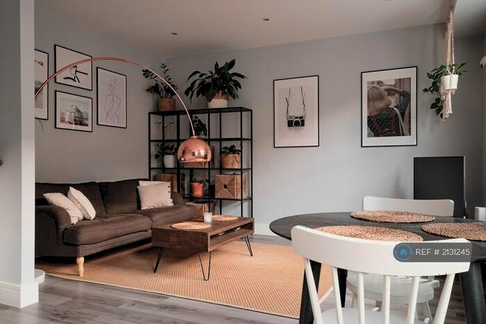 2 Bedroom Flat To Rent In Queen Street, Maidenhead, SL6