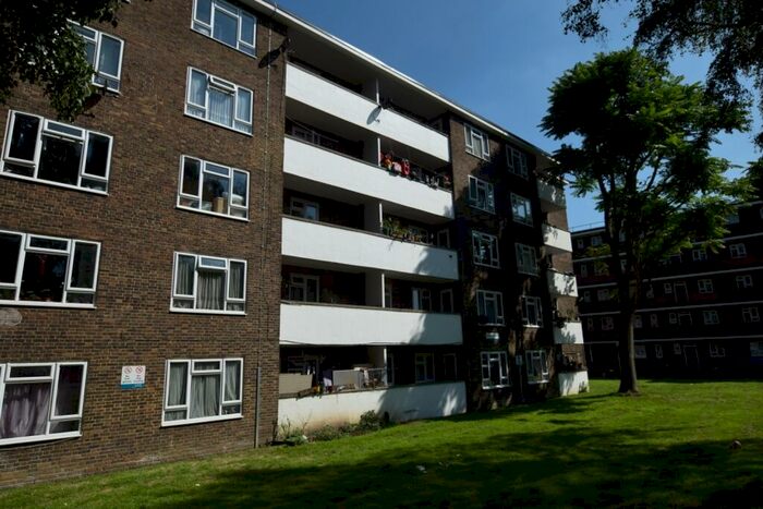 3 Bedroom Flat To Rent In Crawford Road London, SE5