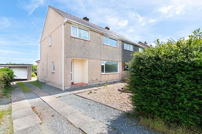 3 Bedroom Semi Detached House For Sale In Maes Mawr, Penrhosgarnedd, Bangor, LL57