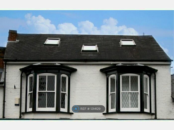 3 Bedroom Flat To Rent In Englefield Green, Egham, TW20