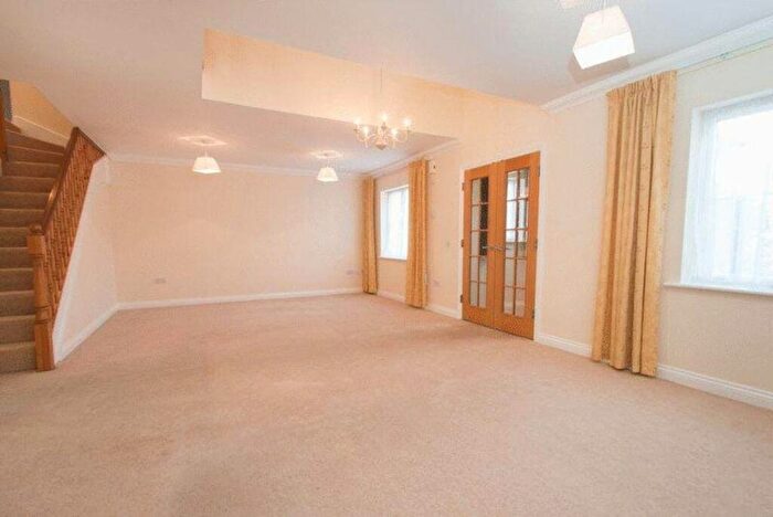 5 Bedroom House To Rent In Willowmead Close, Runcton, PO20