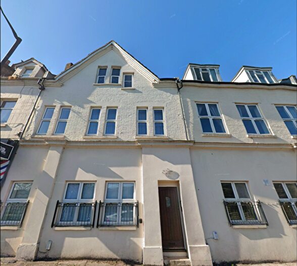 2 Bedroom Flat To Rent In The Triangle, Bournemouth, BH2