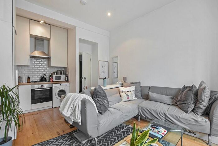 2 Bedroom Flat To Rent In Iverson Road London, NW6