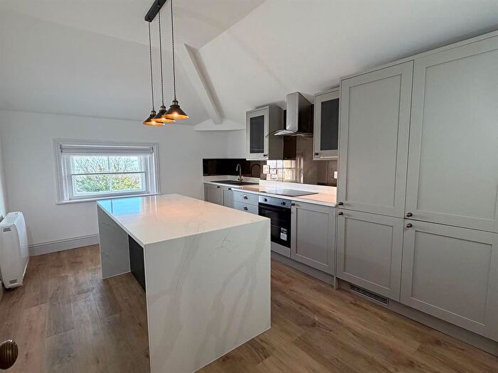 2 Bedroom Flat To Rent In Flat, Worcester Road, Malvern, Worcestershire, WR14